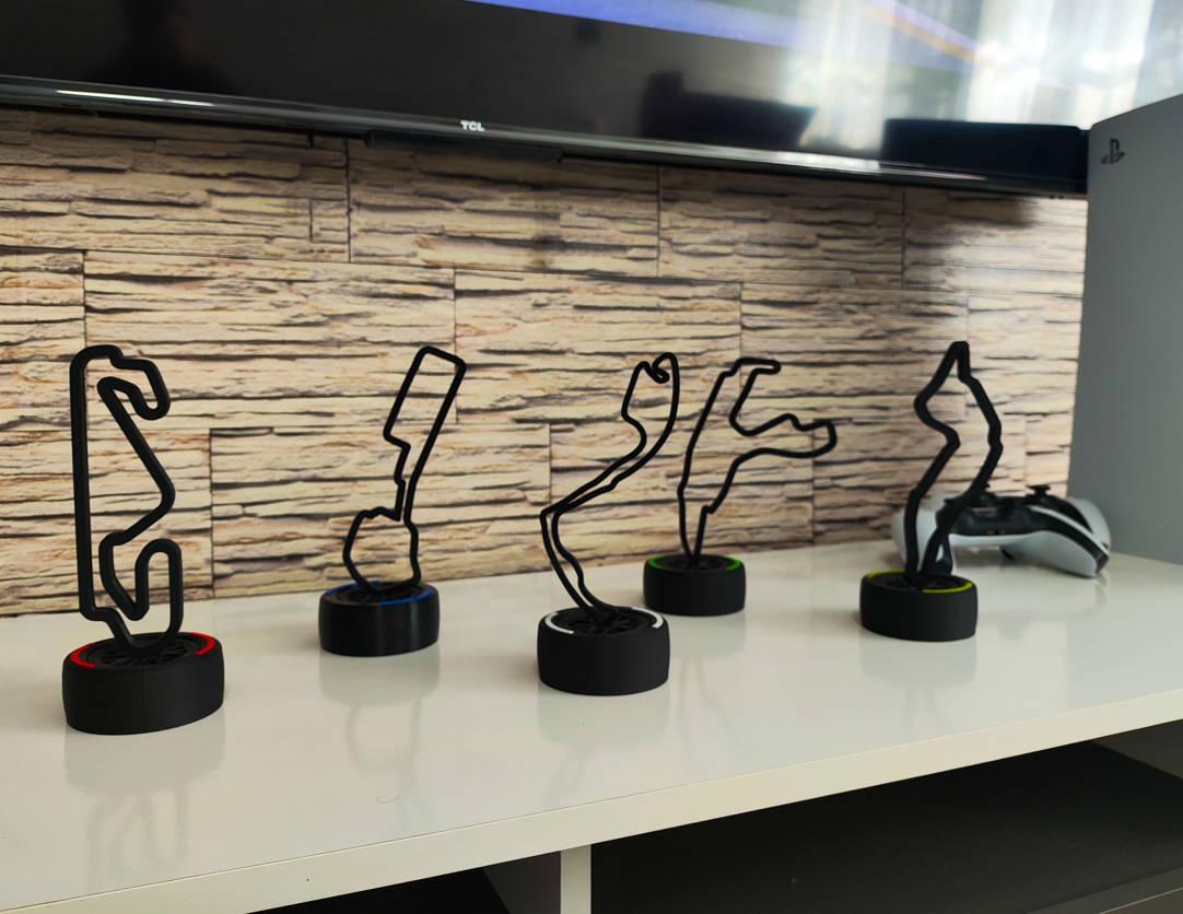 Soporte Stand de Circuitos F1 en neumaticos F1 impresos en 3D- AR3DStudios