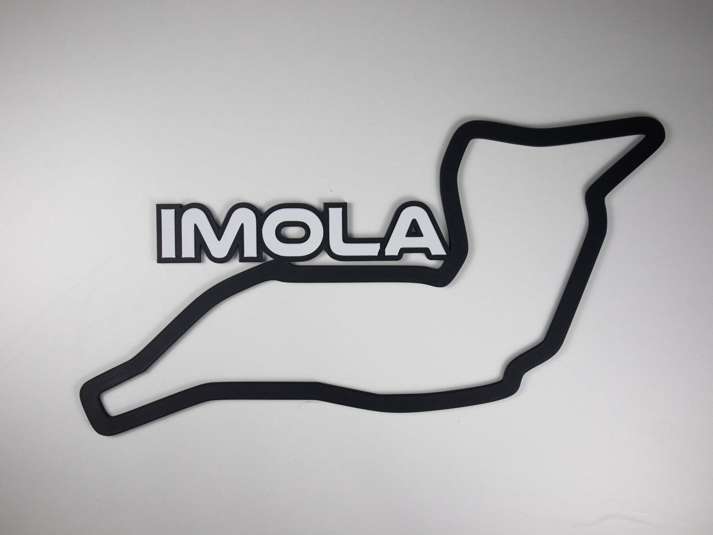Silueta minimalista del circuito de Imola de Formula 1 sobre fondo blanco para pared