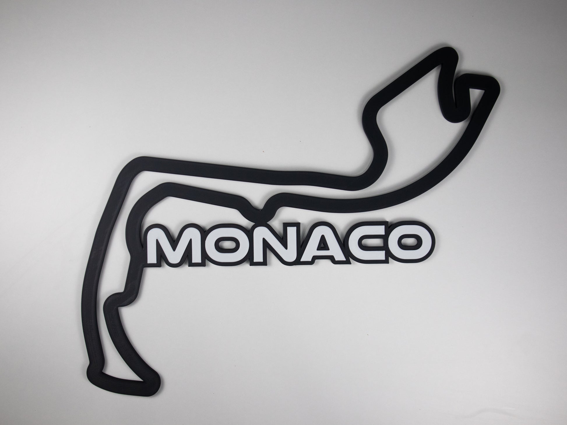 Silueta minimalista del circuito de Monaco de Formula 1 sobre fondo blanco para pared