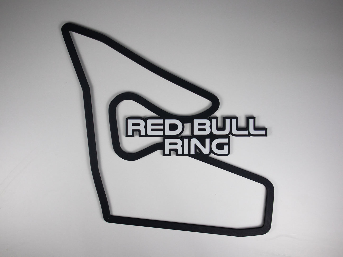 Silueta minimalista del circuito de Red Bull Ring de Formula 1 sobre fondo blanco para pared.