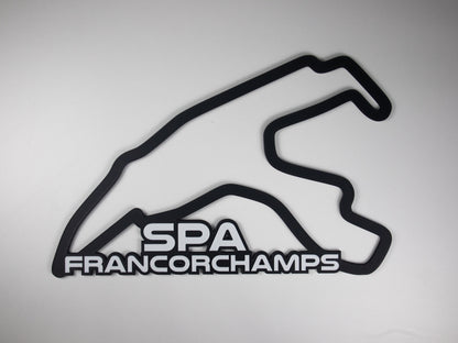 Silueta minimalista del circuito de Spa-Francorchamps de Formula 1 sobre fondo blanco para pared