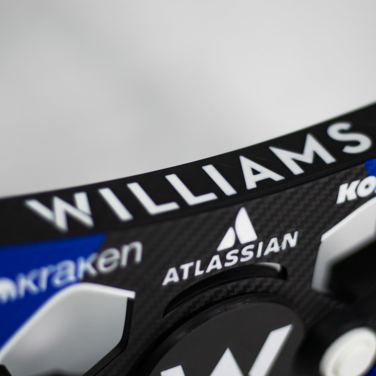 Detalle de los botones y logo de Williams Racing en mod de volante