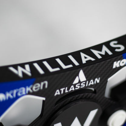 Detalle de los botones y logo de Williams Racing en mod de volante