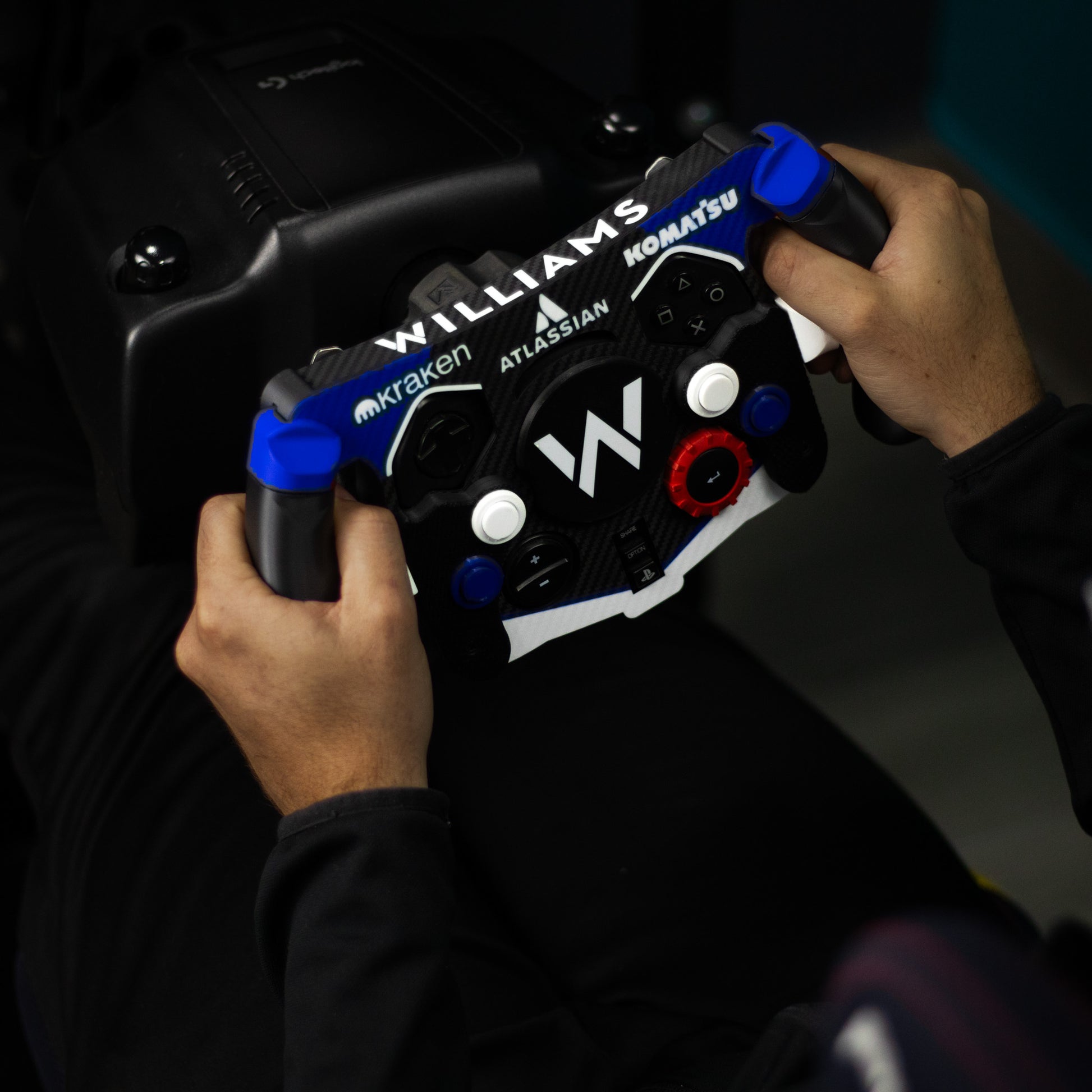 Detalle de empuñaduras ergonómicas premium de mod F1 Williams para simulador
