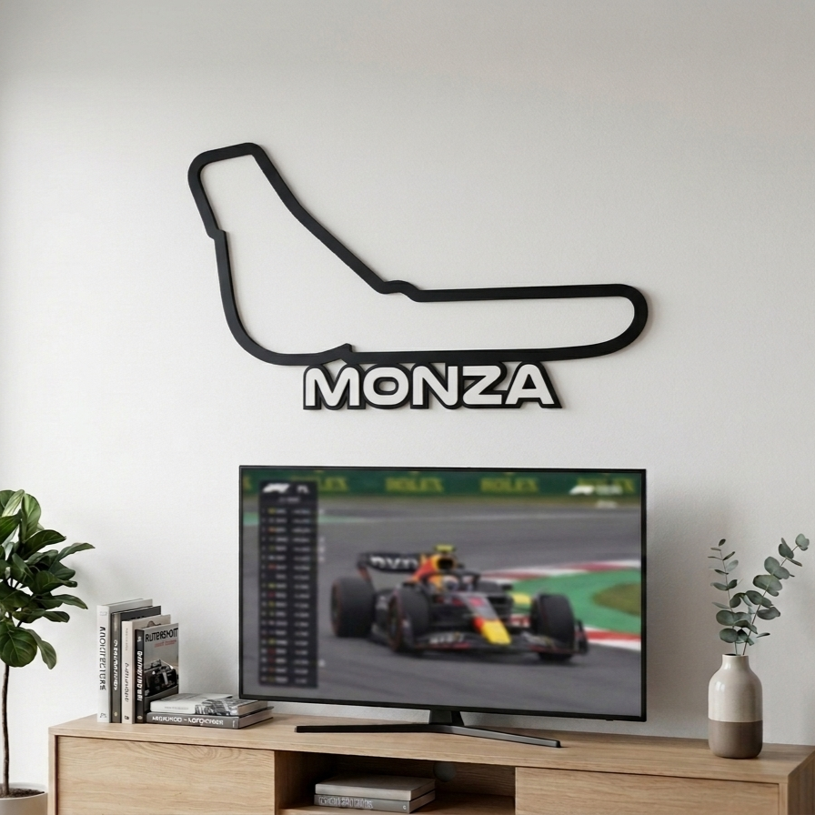 Silueta del circuito de F1 de Monza en relieve negro mate decorando la pared sobre un televisor
