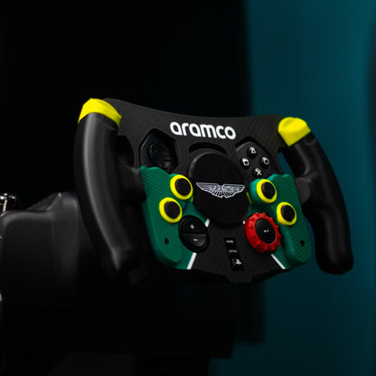Mod de F1 Aston Martin montado en setup de carreras con levas traseras visibles