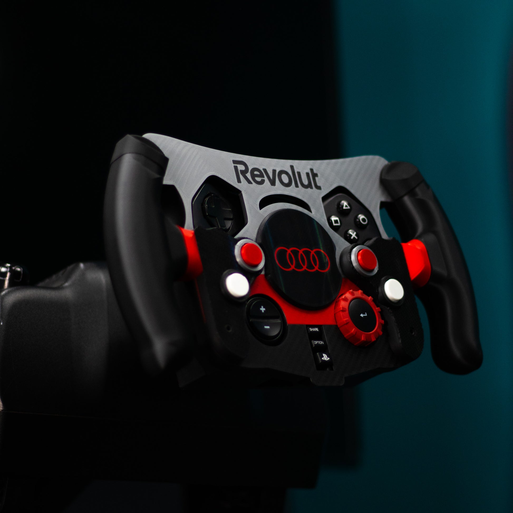 Mod de F1 Audi montado en setup de carreras con levas traseras visibles
