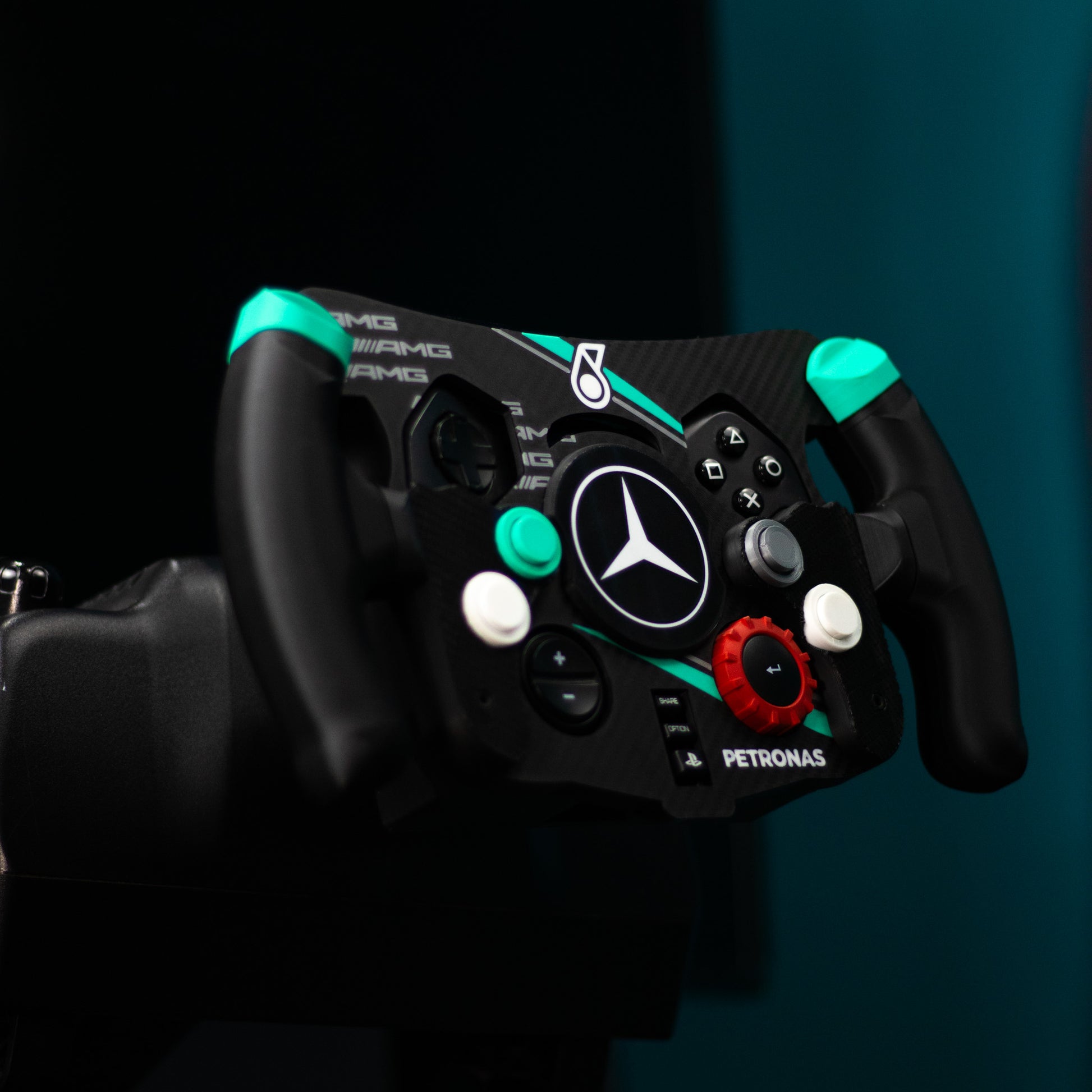 Mod de F1 Mercedes montado en setup de carreras con levas traseras visibles